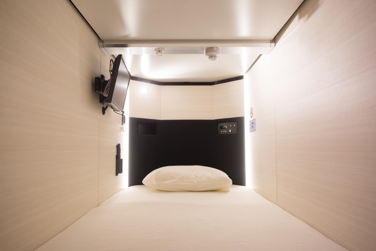 New Japan Lady'S Capsule Hotel Осака Екстер'єр фото